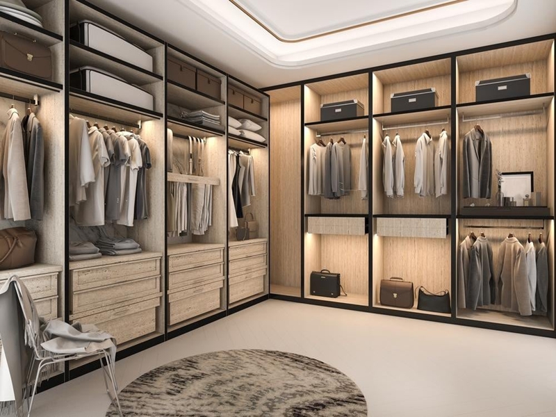 Low-luxury Elegant Solid Wood Walk-In Wardrobe with Built-In Lighting