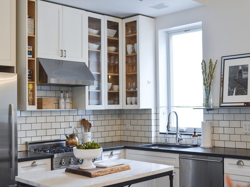 Stylish Design Framed Solid Wood Cabinets With White Glass Door Panels