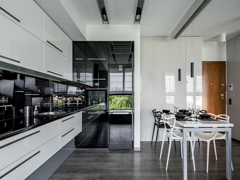 Glossy White Solid Wood Lacquered Kitchen Cabinets For Small Kitchens