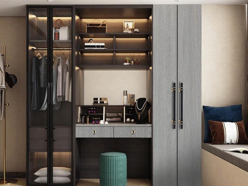 Modern Minimalist Matte Lacquered Solid Wood Wardrobe with Glass Panels
