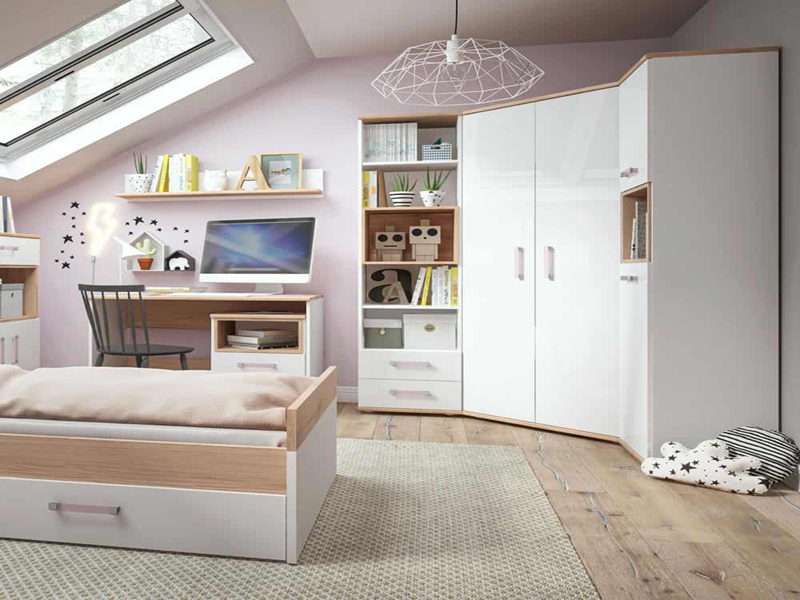 Bespoke Simple Solid Wood Wardrobes with Multiple Storage Spaces