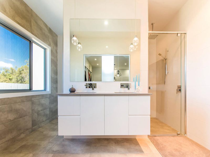 Minimalist White Lacquer Finish Solid Wood Bathroom Vanity Handle Free Designs
