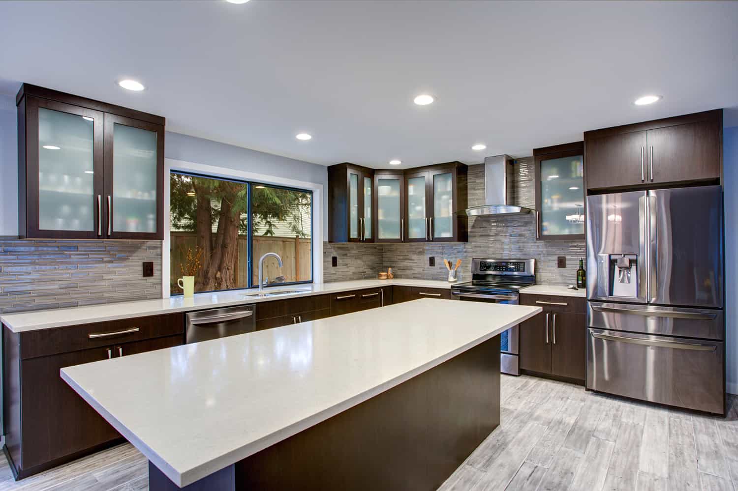 quartz countertop of kitchen cabinet