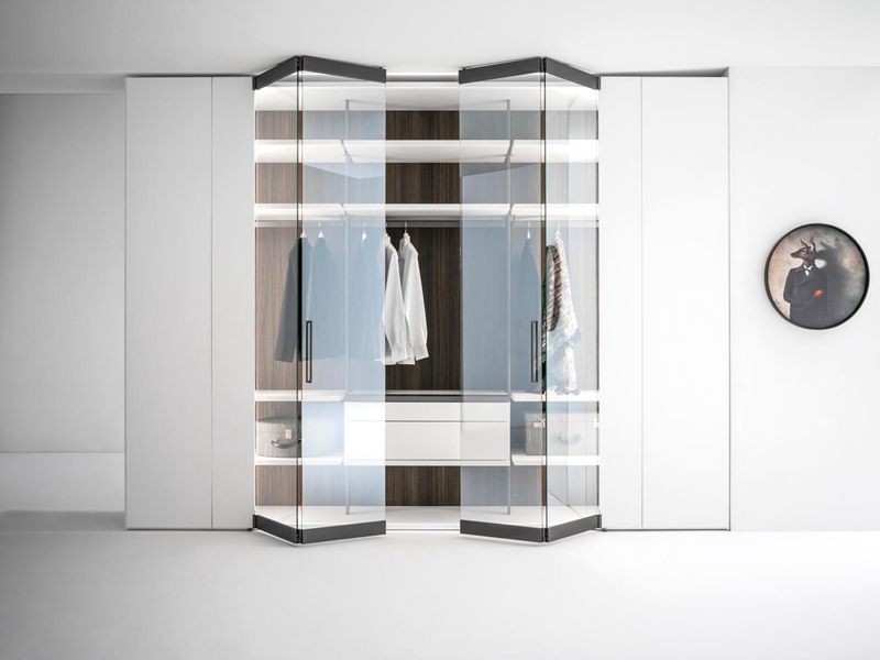 bi-fold doors of wardrobe