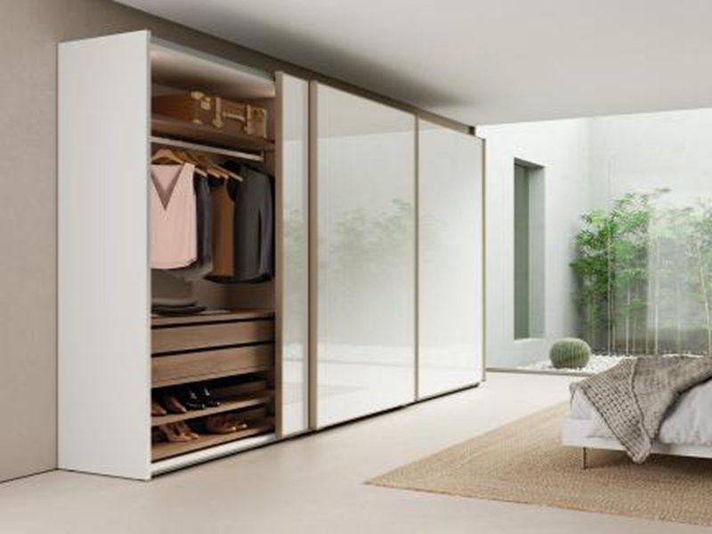 sliding doors of wardrobe