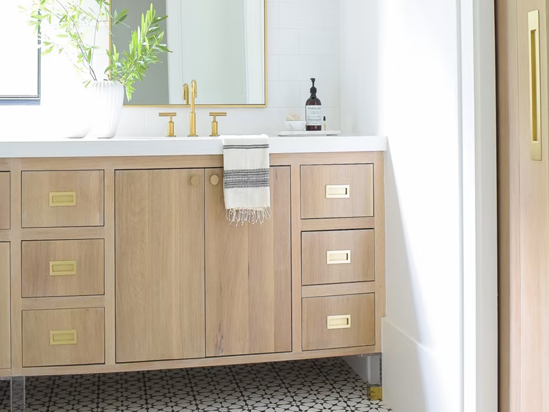 bathroom vanity with recessed knobs