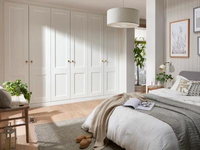 Simple Solid Color Solid Wood Master Bedroom Wardrobe