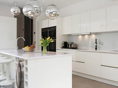 Custom White Modular Kitchen Cabinet for Villa
